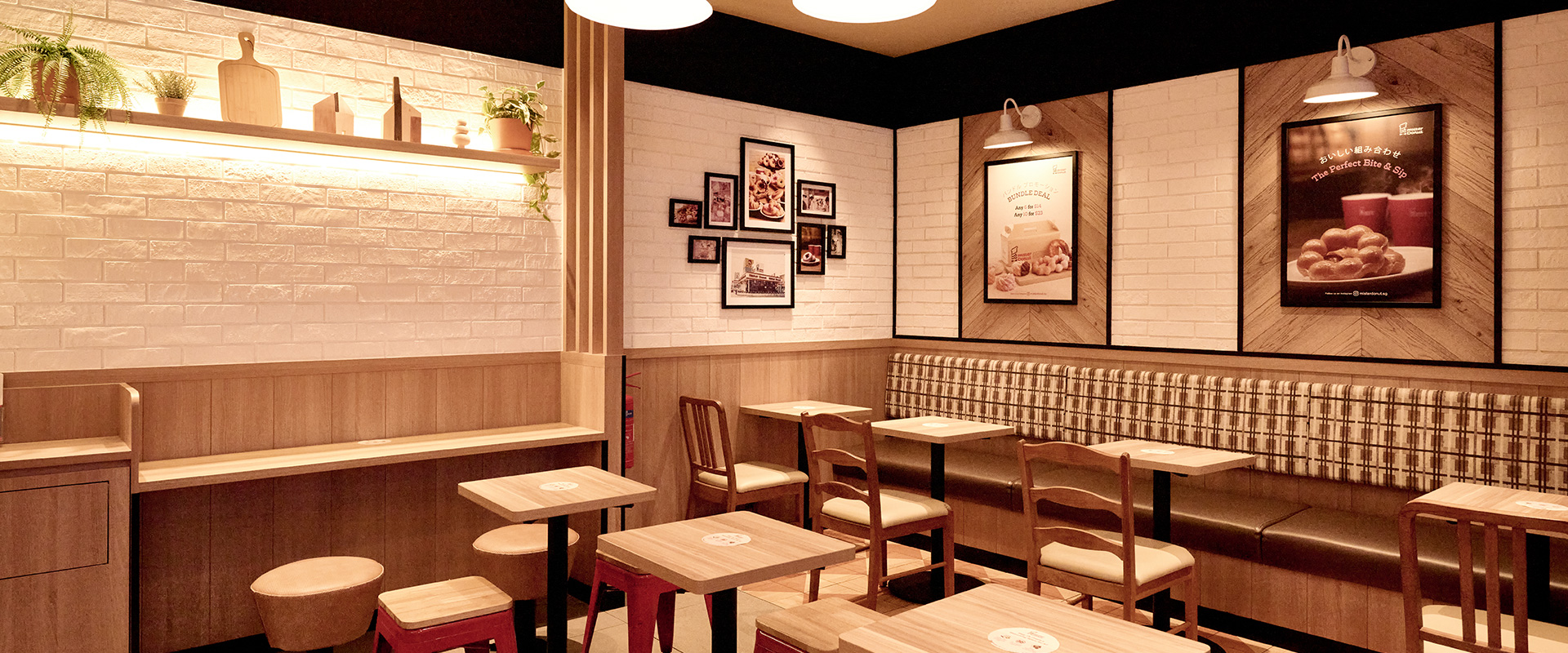 Desk-brand-mister-bot